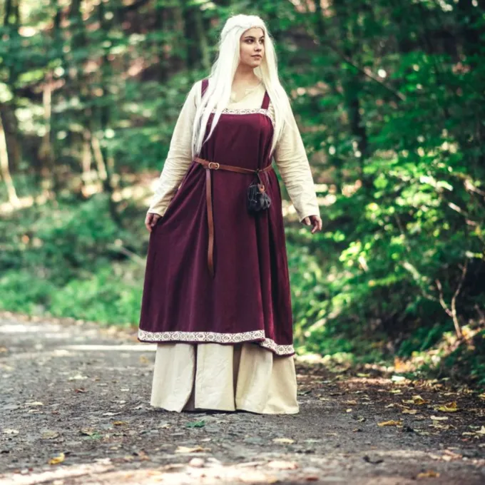 Leonardo Carbone Hangeroc Svanhild, Rød