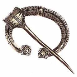 Hestesko Fibula Klintegarda, Forsølvede