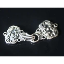 To Foldet Beklædningsgenstand Lukning