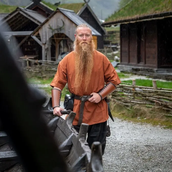 Leonardo Carbone Tunika Uhtred, Rød - Billede 2